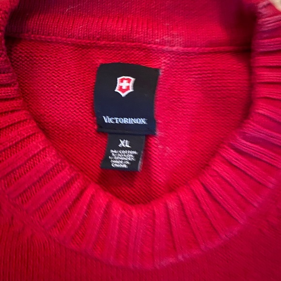 Mens Victorinox sweater! - Picture 2 of 2